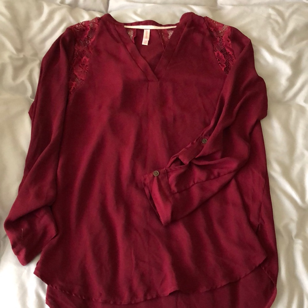 Maroon long sleeve size L.
